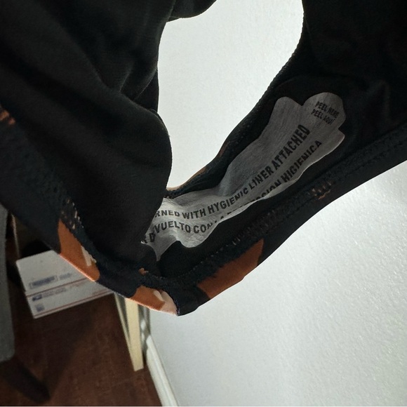 New Shade & Shore Woman’s One Piece Swimsuit Size M - Picture 12 of 14